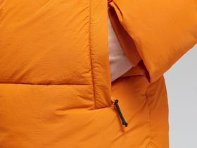 Утепленная куртка с капюшоном