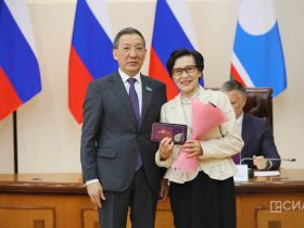 Госнаграды вручили деятелям культуры и искусства Якутии