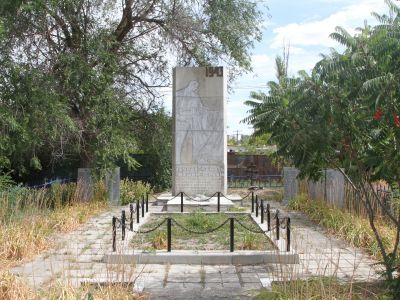 Братская могила советских воинов, погибших в период Сталинградской битвы