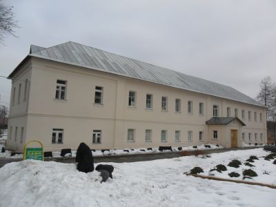 Келейный корпус. В 1941-1945 гг. в ансамбле Введенского монастыря размещалась школа разведчиков-партизан