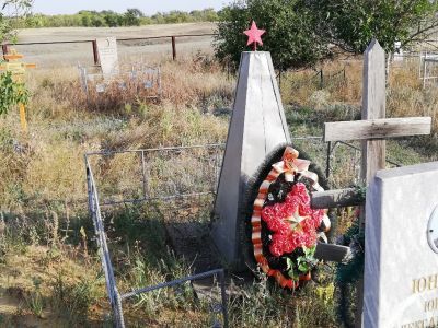 Братская могила советских воинов, погибших в период Сталинградской битвы