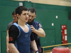 Более ста спортсменов собрал чемпионат Якутии по пауэрлифтингу