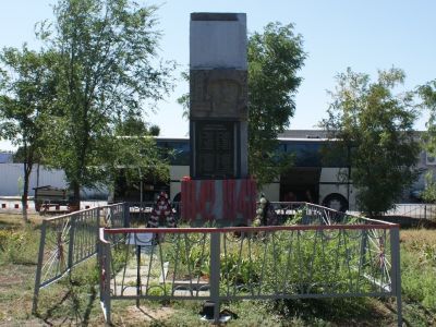 Братская могила советских воинов, погибших в период Сталинградской битвы