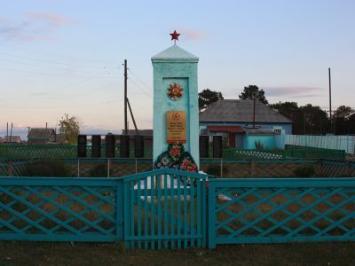 Памятник воинам-землякам, погибшим на фронтах Великой Отечественной войны