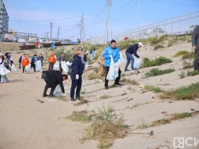 В Якутске прошла масштабная уборка берега реки Лены