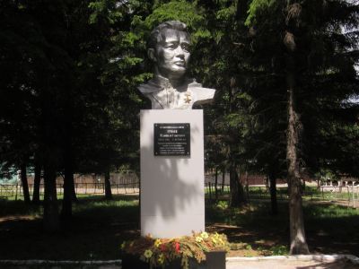 Памятник Тулаеву Жамбылу Ешеевичу