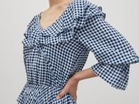 Платье с воланом