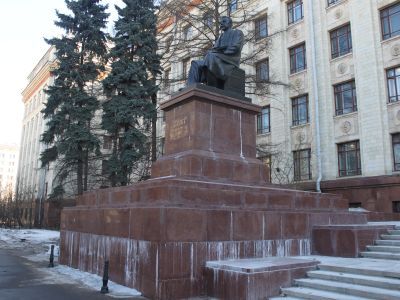 Памятник П.Н.Лебедеву, 1954 г., скульптор А.К.Глебов