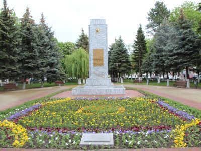 Братская могила красноармейцев, погибших за власть Советов в годы гражданской войны