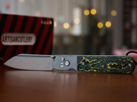 Складной нож Artisan Cutlery Holm, сталь S90V, рукоять сталь/карбон, желто-зеленый