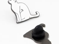 Значок эмалированный "Белый кот"
