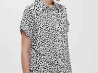 Блузка свободного силуэта с коротким рукавом