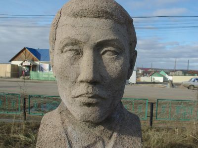 Памятный знак в честь Михайлова (Харачаас) Иннокентия Поисеевича, участника Гражданской войны в Якутии