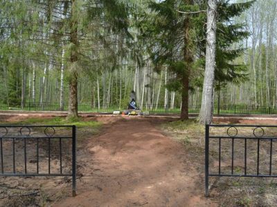 Братская могила воинов Советской Армии, погибших в период Великой Отечественной войны