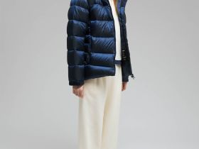 Удлиненный пуховик полуприлегающего силуэта