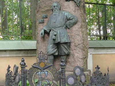 Могила Стасова В.В. (1824-1906), художественного и музыкального критика