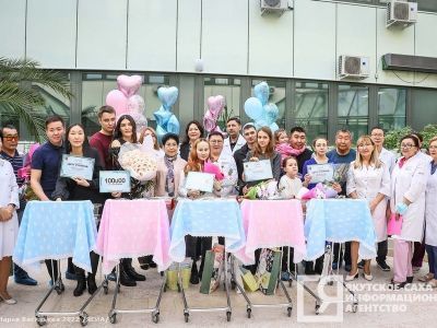 В Якутске торжественно выписали малышей, родившихся в День матери