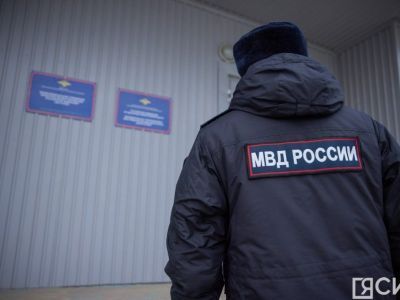 В Якутске во дворе многоквартирного дома неизвестные повредили припаркованные автомобили