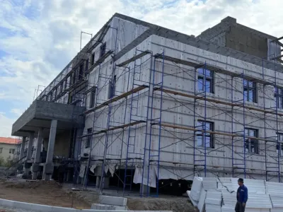 В Якутии продолжается строительство новой поликлиники на 200 посещений в селе Амга