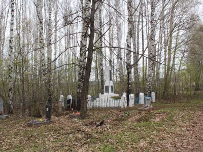 Братская могила советских воинов