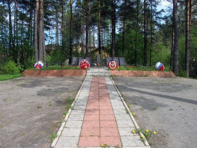 Братское захоронение советских воинов, погибших в 1941-44 гг.