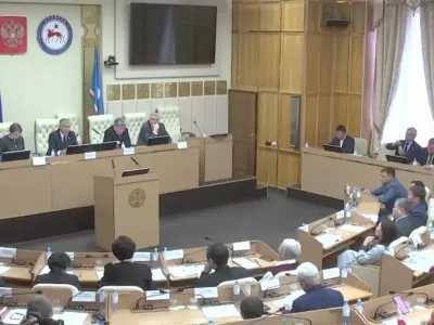 В Ил Тумэне проходят слушания по проекту изменений в Конституцию Якутии