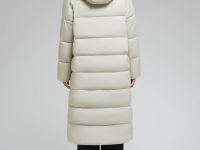 Утепленное пальто с капюшоном