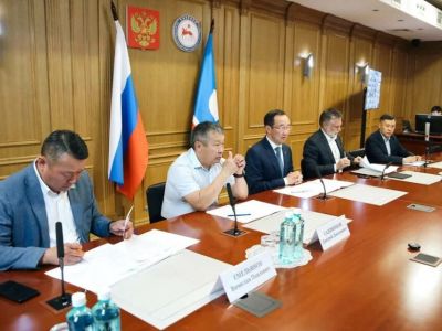 Глава Якутии провёл совещание по подготовке к отопительному сезону