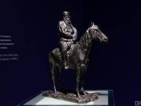 В Якутске открылась выставка «Эволюция образа Толстого: от Ге до Гинцбурга»