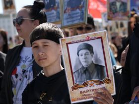 Фото. В Якутске акция «Бессмертный полк» собрала более 50 тысяч человек