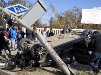 ФОТОФАКТ. В Якутске на улице Дзержинского произошло страшное ДТП