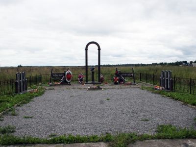 Памятное место, где захоронены советские люди, погибшие в фашистском концлагере в 1941-43 гг.