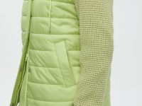 Утепленная куртка с вязаными рукавами