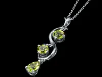 Подвеска из серебра с хризолитами э0611пд01260373