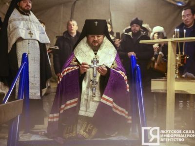 В Якутии в пятидесятиградусные морозы начались Крещенские купания
