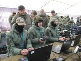 На полигоне «Сулус» развернули выставку Центра «Воин»