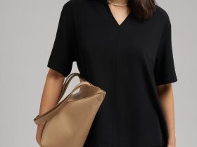 Свободная блузка с v-вырезом и воротником