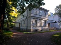 Фрейлинский корпус на Елагином острове