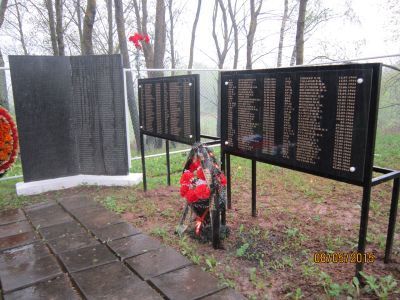 Братская могила воинов Советской Армии, погибших в 1944 г.