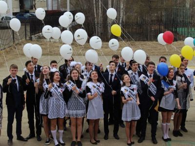 «Таас-Юрях Нефтегазодобыча» поздравила первый мирнинский выпуск «Роснефть-класса»