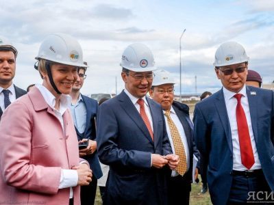 Айсен Николаев показал Елене Шмелевой строящийся корпус Малой академии наук республики