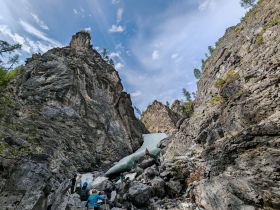«В горах Семи Хребтов. Водопады хребта Сэттэ Дабан»