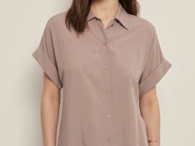 Блузка с коротким рукавом и отложным воротником