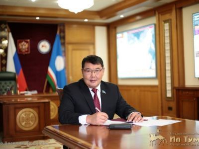 Председатель Госсобрания (Ил Тумэн) Алексей Еремеев поздравил с Днем государственности Якутии