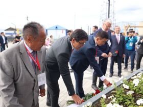 Глава Якутии осмотрел новую набережную в селе Ытык -Кюель