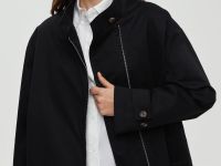 Ветровка с асимметричной застежкой