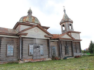 Одноэтажная деревянная церковь