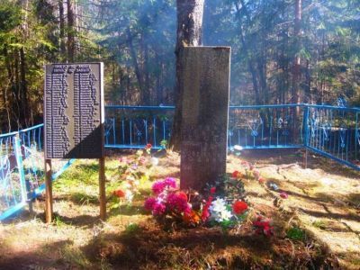 Братская могила воинов Советской Армии, погибших в боях с немецко-фашистскими захватчиками