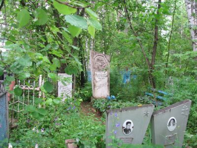 Могила коми-пермяцкого поэта С.И. Караваева