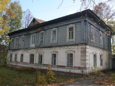 Дом, в котором проходил первый волостной съезд Советов рабочих, крестьянских и солдатских депутатов, провозгласивший Советскую власть в Кикнурской волости